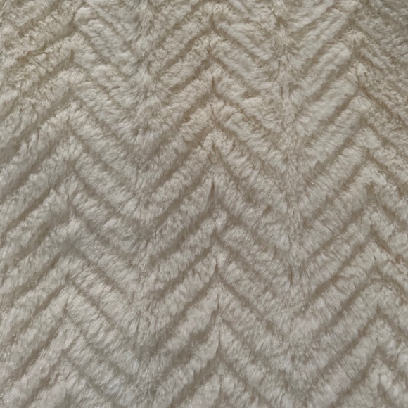 Women’s faux fur, lined winter vest - Picture 4 of 6